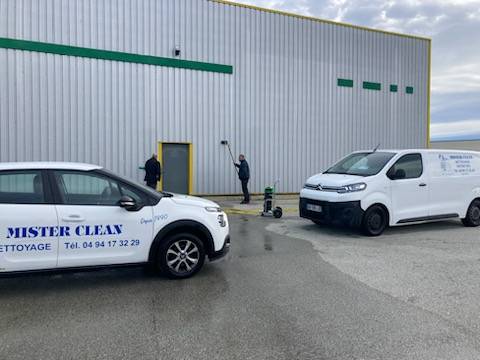 Nettoyage de panneaux solaires et de bardages métalliques Saint-Raphaël