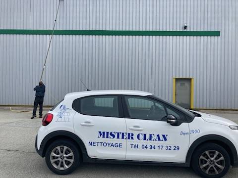 Entreprise de nettoyage pour bardage d'un entrepôt aux Arcs dans le Var