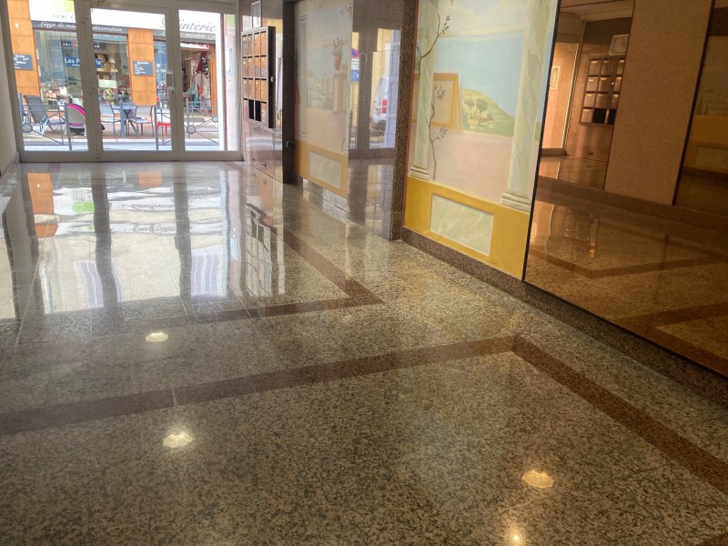 Entretien et nettoyage de parties communes de copropriété à Fréjus dans le Var